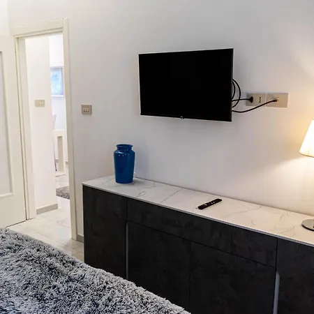 A Due Passi Dal Castello - Moderno E Ristrutturato Appartamento