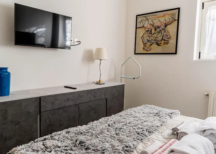 A Due Passi Dal Castello - Moderno E Ristrutturato Appartement *